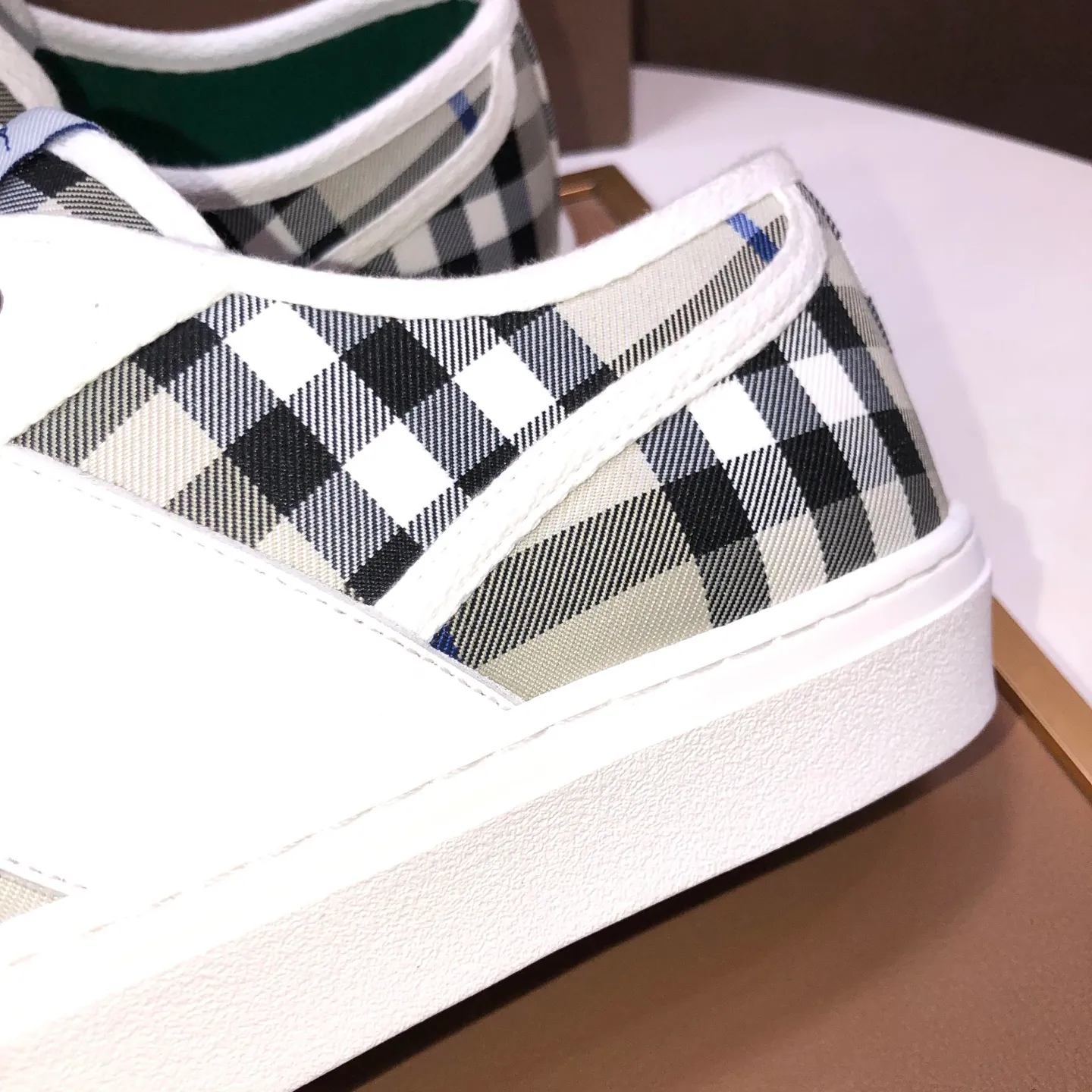 Men's shoes💰460💰【Burberry】Classic low-top sneakers｜Imported cowhide with classic plaid fabric｜Sheepskin lining｜Original outsole｜Fine workmanship and comfortable to wear Size: 38-44 (customized at 45)